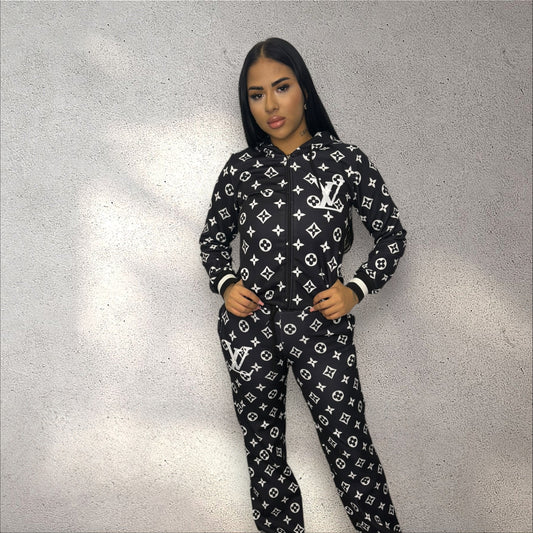 Trening LV logo negru