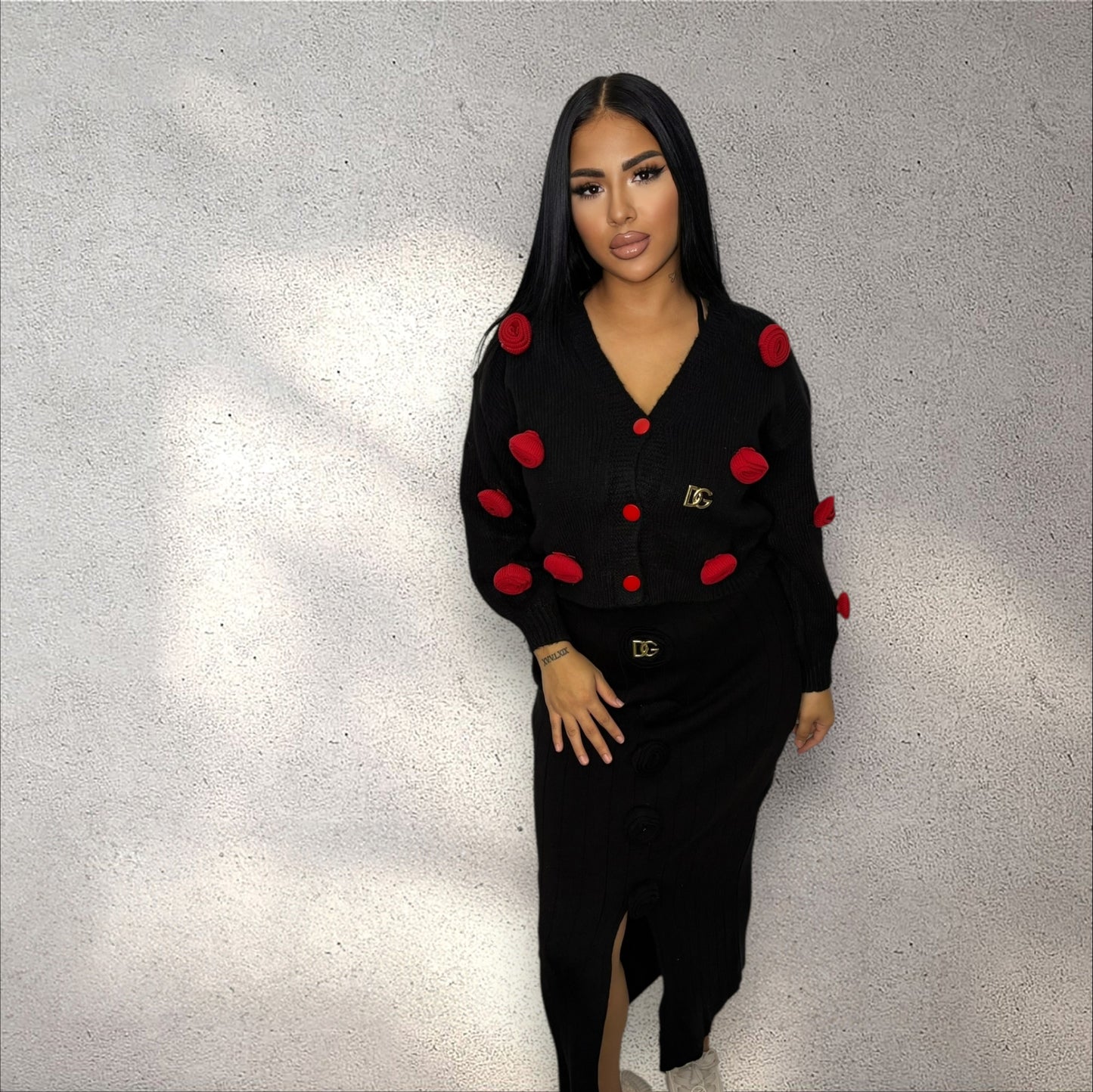 Compleu pulover trandafir negru cu baretă