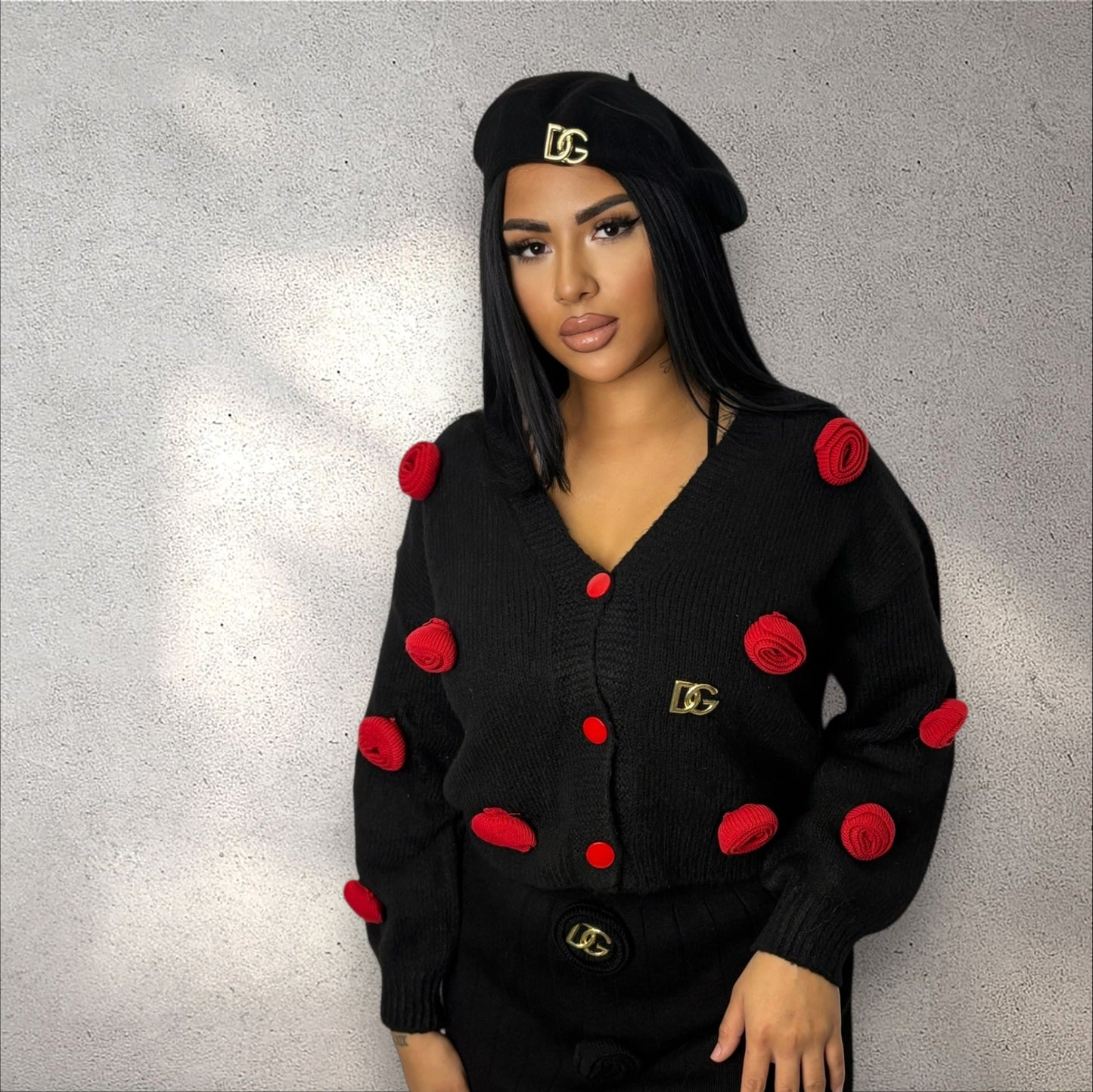 Compleu pulover trandafir negru cu baretă